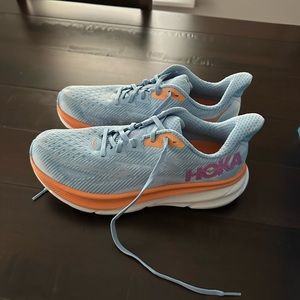 HOKA Clifton 9 Women’s size 9.5 Wide Barely Worn Running Shoes